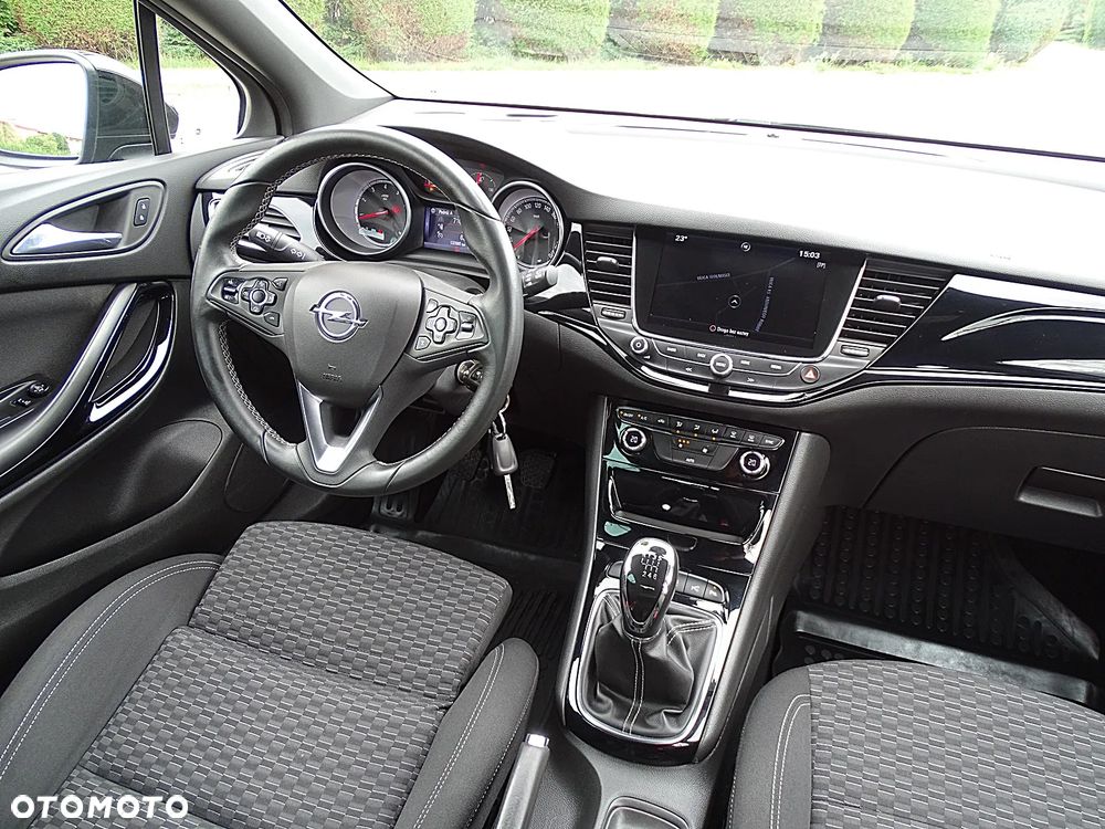 Opel Astra 1.4 T Dynamic - 37