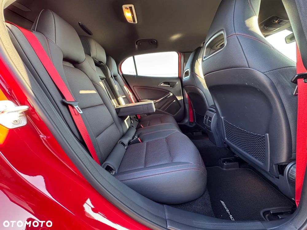 Mercedes-Benz GLA 250 4Matic 7G-DCT AMG Line - 15