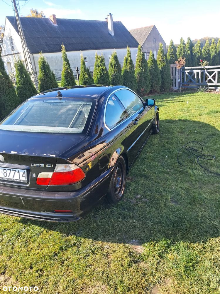 BMW Seria 3 323i - 5