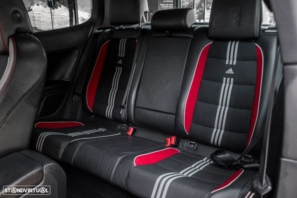 VW Golf 2.0 GTI DSG adidas - 29