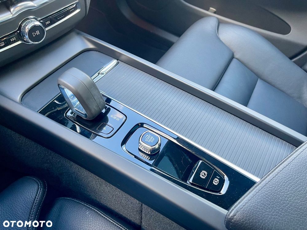 Volvo XC 60 T6 Plug-In Hybrid AWD Inscription - 23