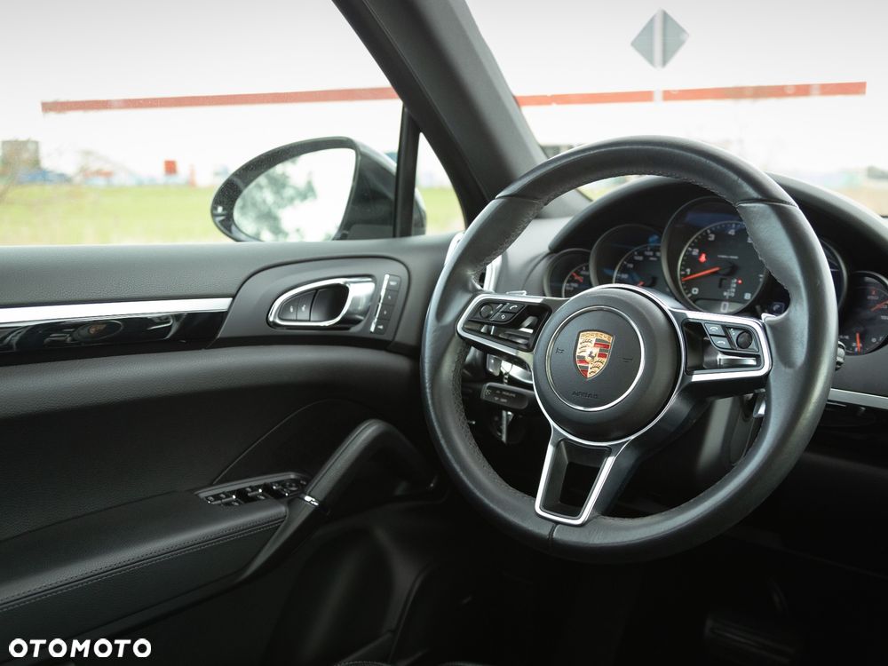 Porsche Cayenne Tiptronic S - 10
