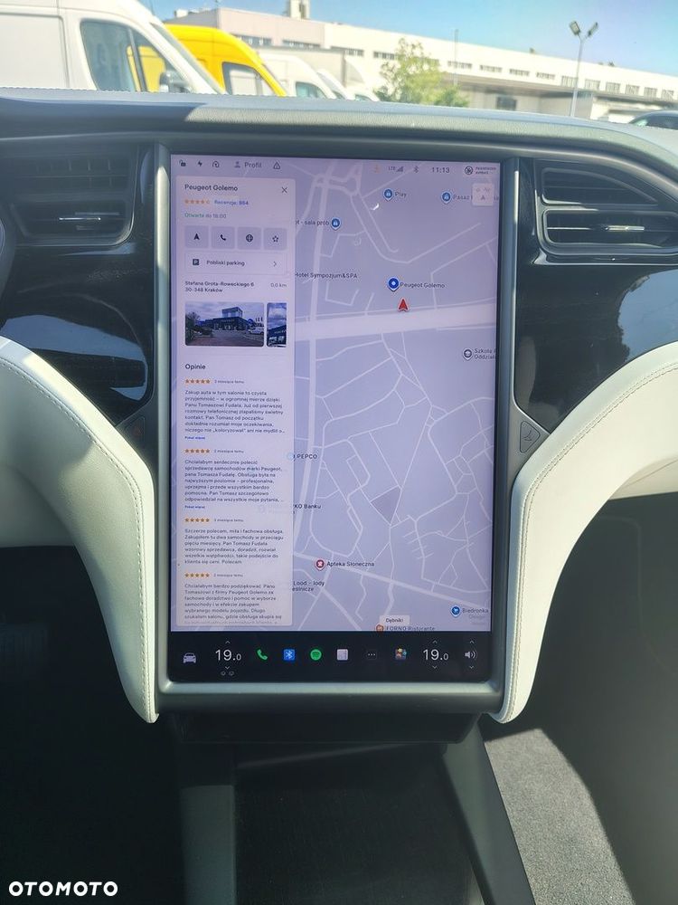 Tesla Model X - 21