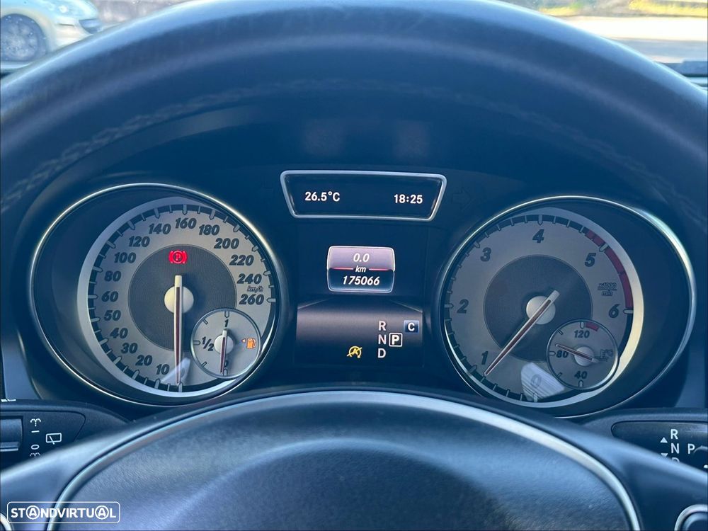 Mercedes-Benz GLA 180 d 7G-DCT Urban - 10
