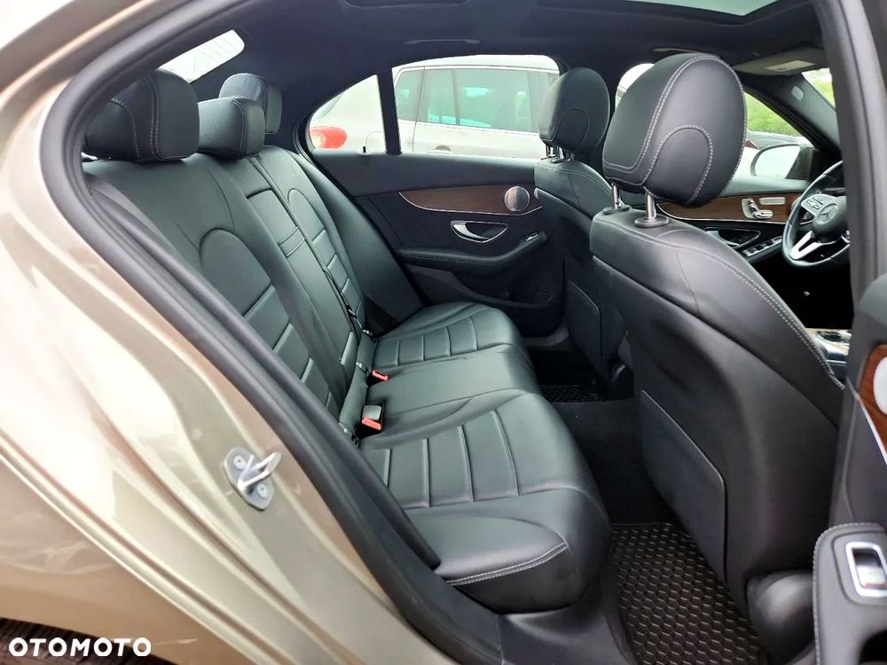 Mercedes-Benz Klasa C 300 T 4Matic 9G-TRONIC Exclusive - 11