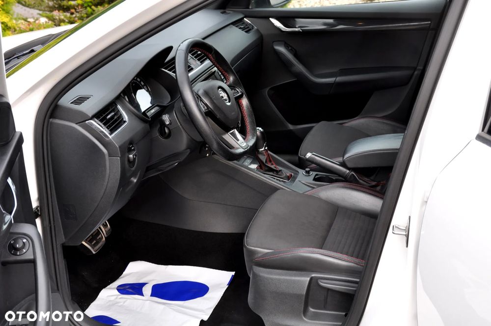 Skoda Octavia Combi 2.0 TDI DSG RS - 29