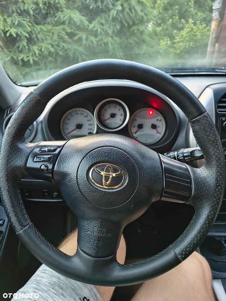 Toyota RAV4 2.0 D-4D 4x4 - 19