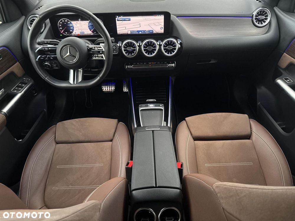 Mercedes-Benz GLA - 21