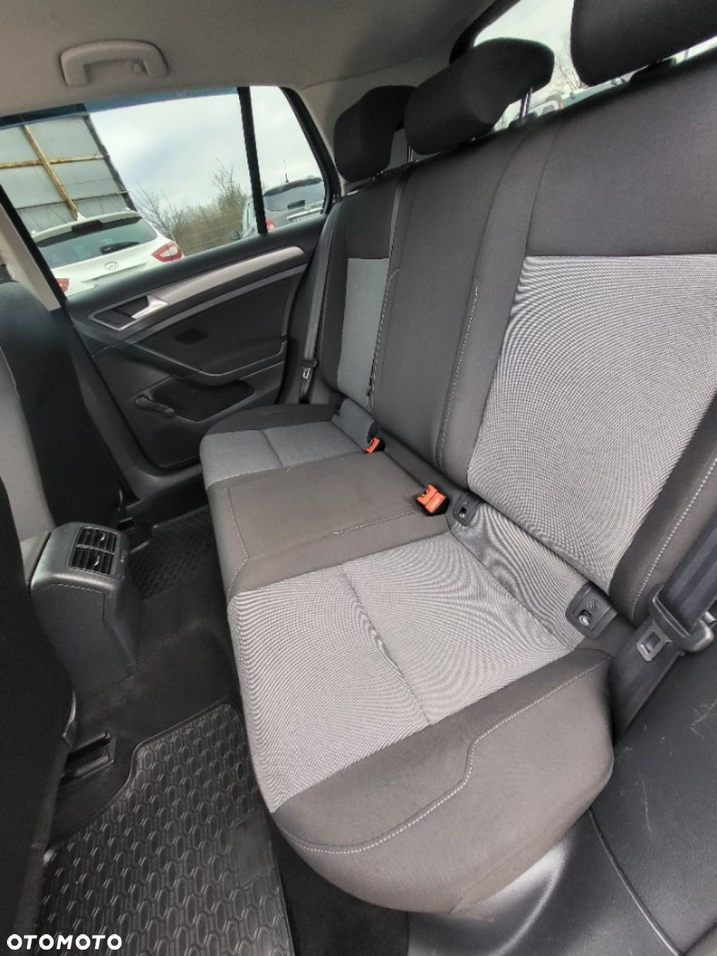Volkswagen Golf - 11