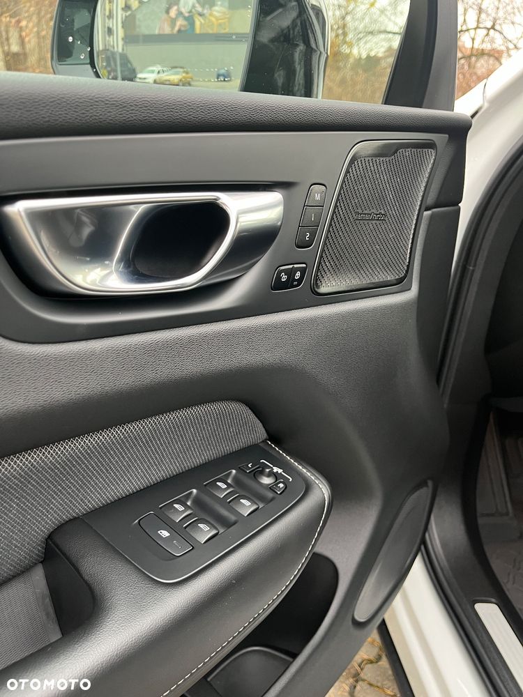 Volvo XC 60 T5 R-Design - 12