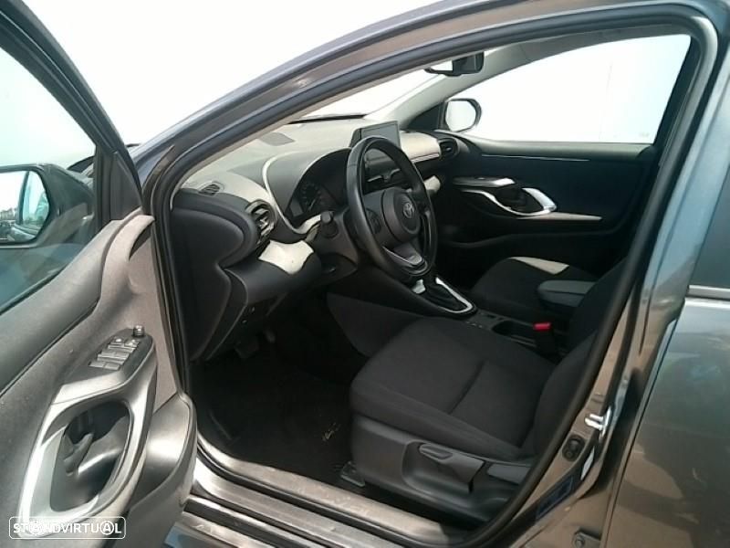 Toyota Yaris - 10