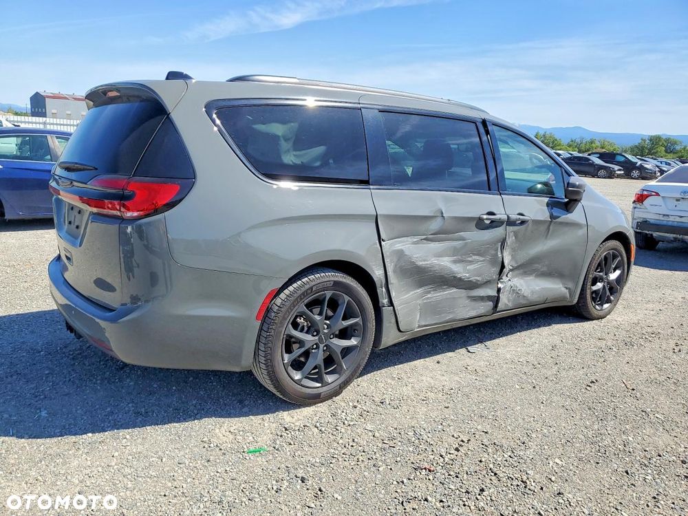 Chrysler Pacifica - 4