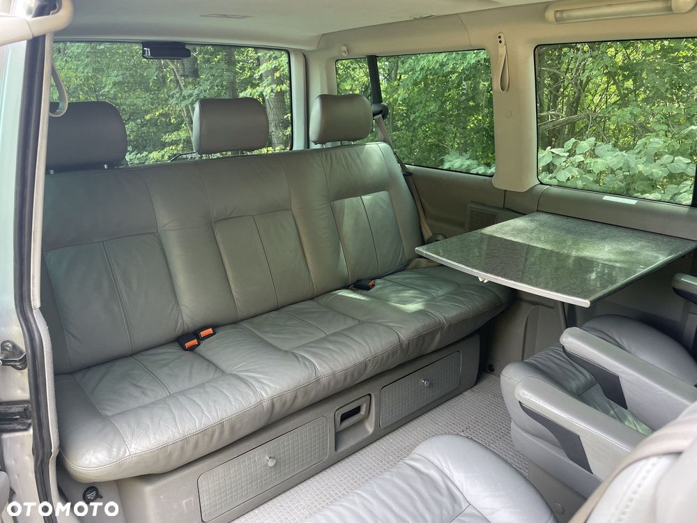 Volkswagen Multivan - 21