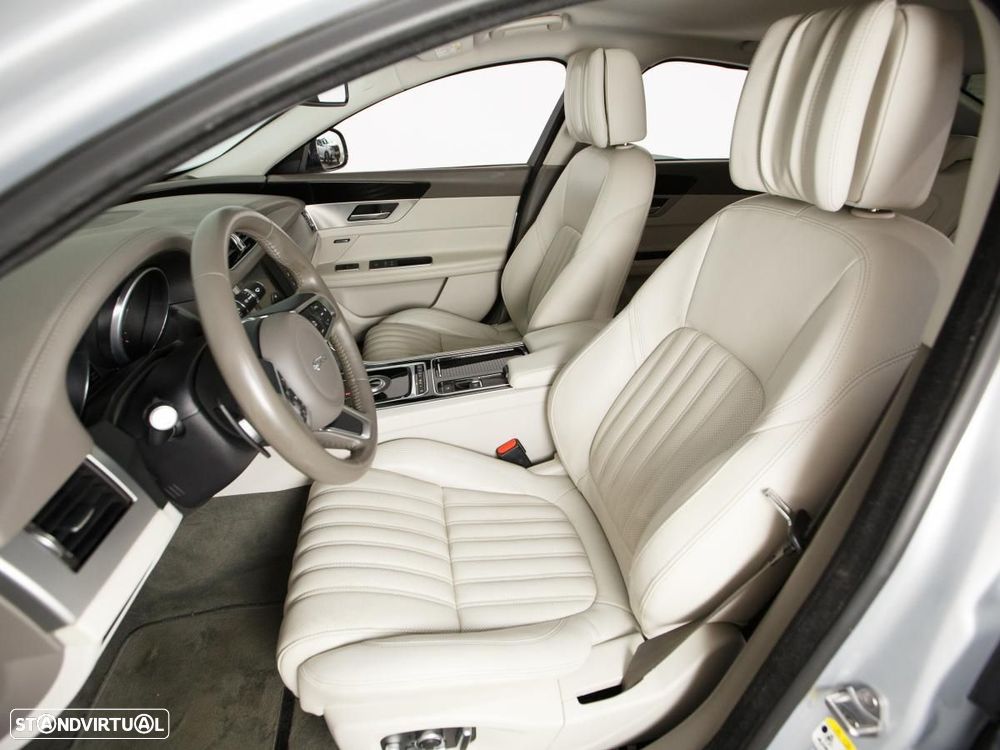 Jaguar XF - 7