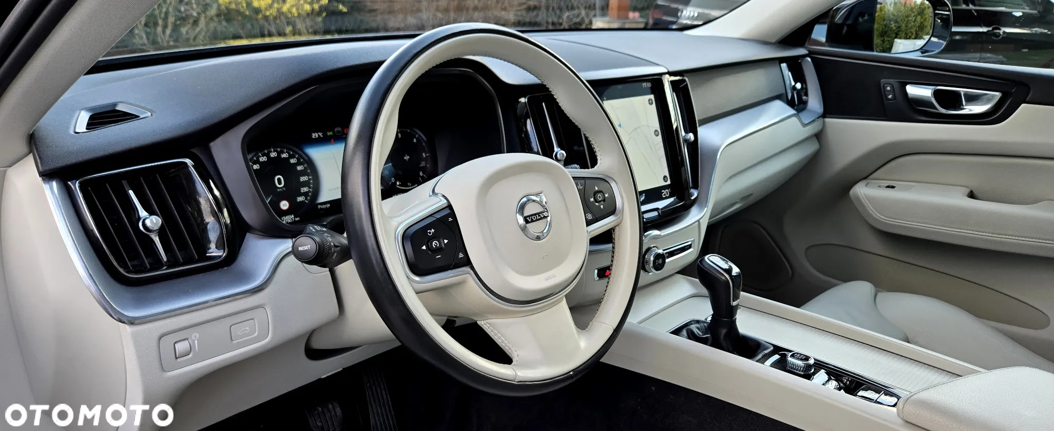 Volvo XC 60 D4 Momentum Pro - 21