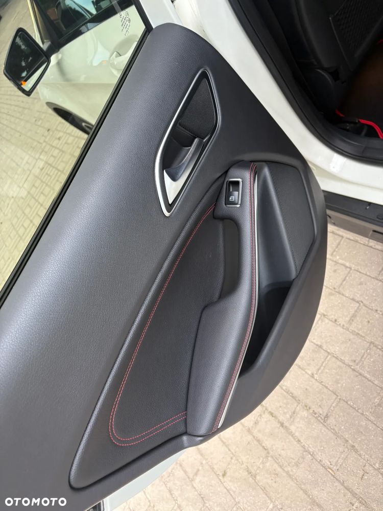 Mercedes-Benz GLA 220 d 4-Matic - 11