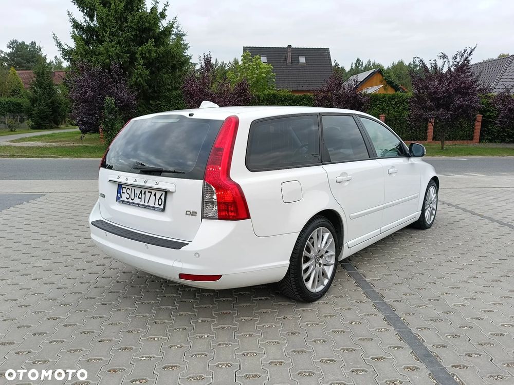 Volvo V50 D2 R-Design - 4