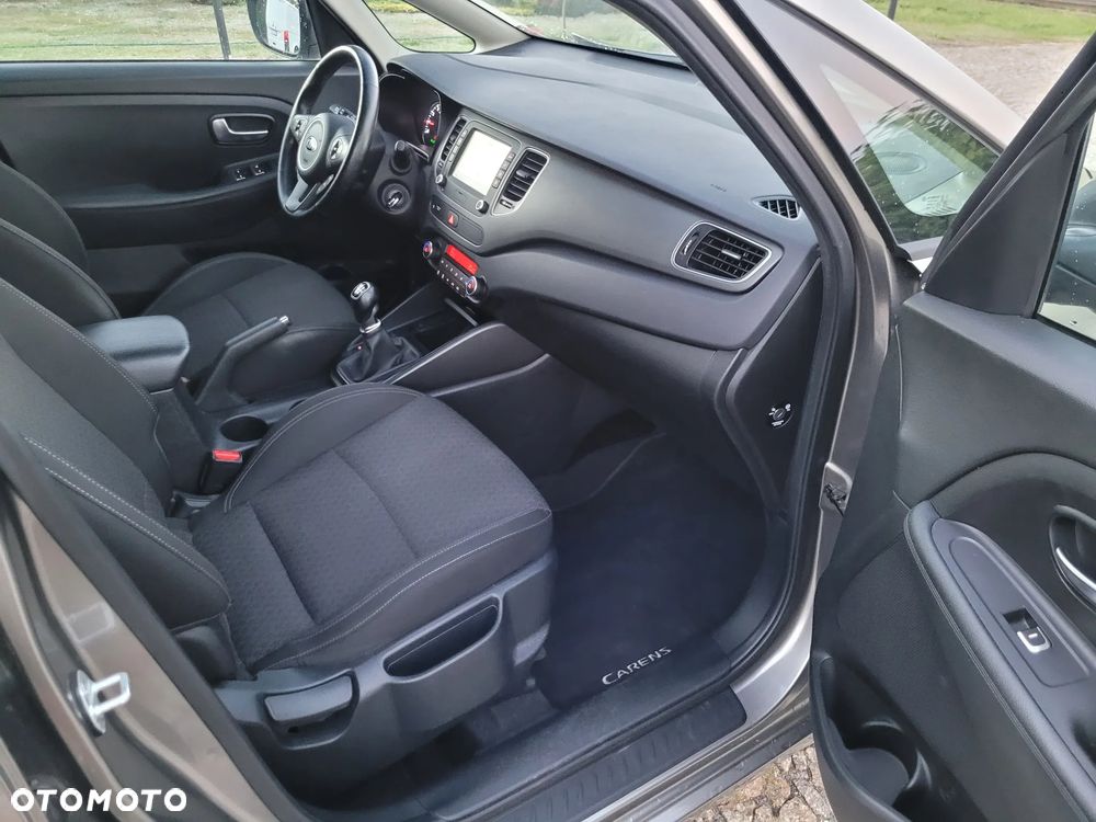 Kia Carens 1.6 GDI Dream Team Edition - 8
