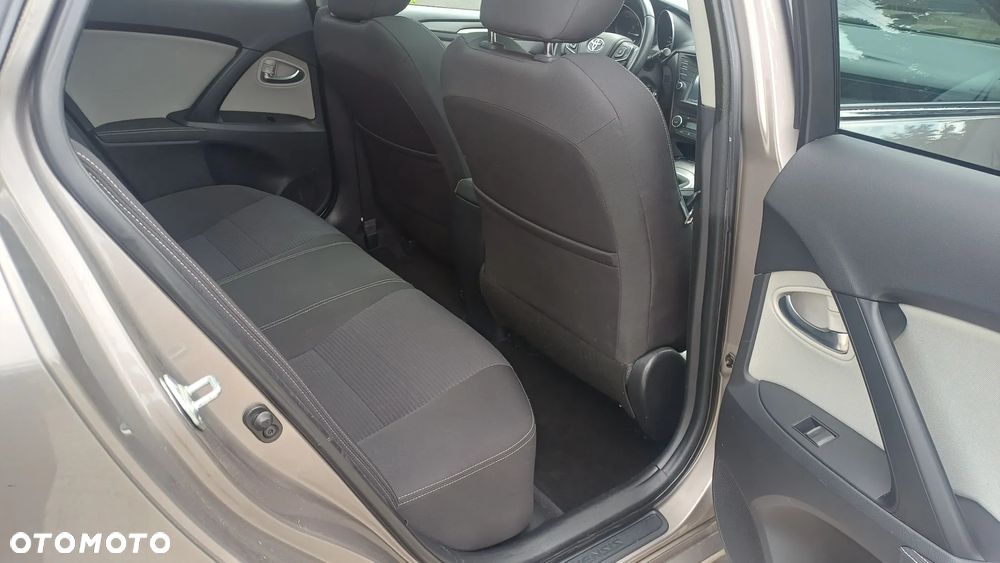 Toyota Avensis 1.8 Premium - 21