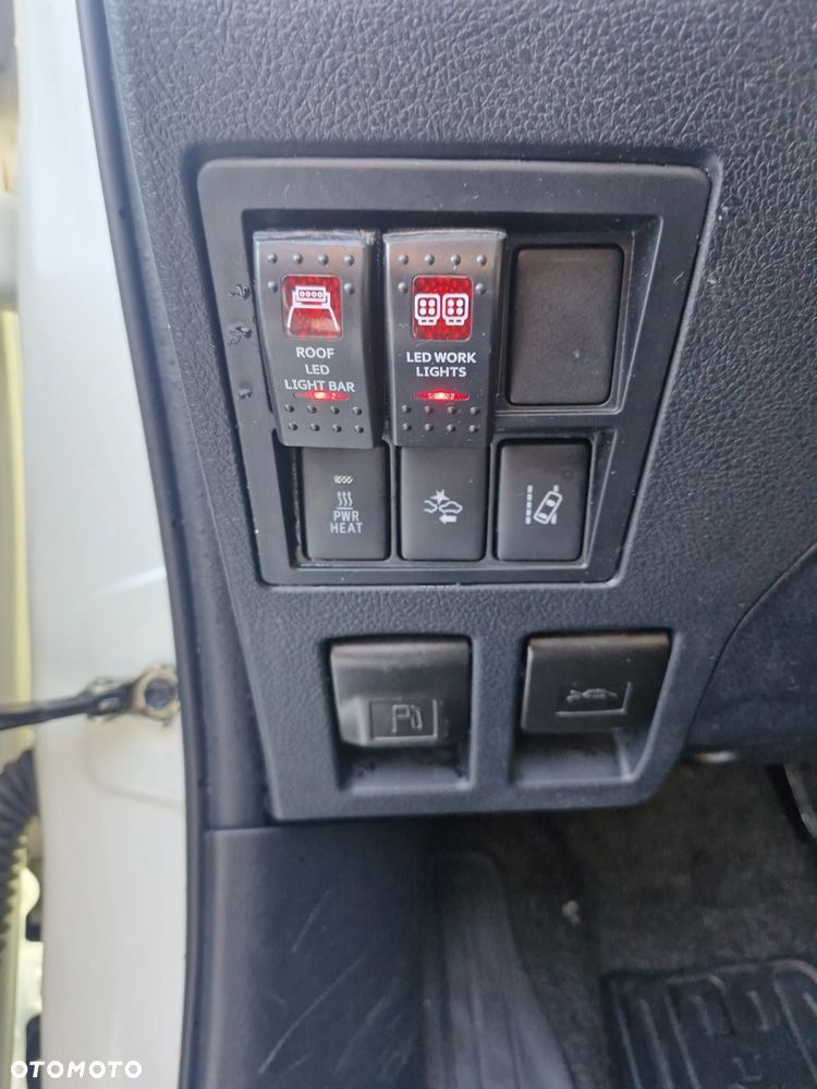 Toyota Hilux 4x4 Double Cab Autm S&S Executive - 18