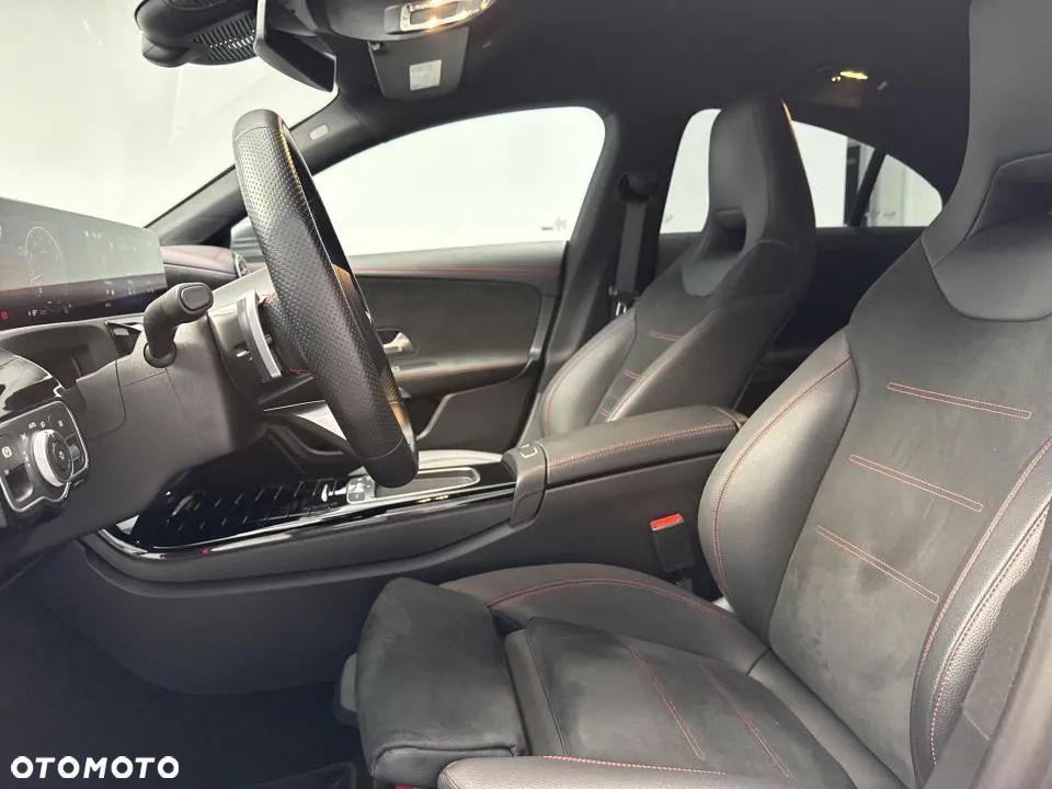 Mercedes-Benz CLA 180 AMG Line 7G-DCT - 11