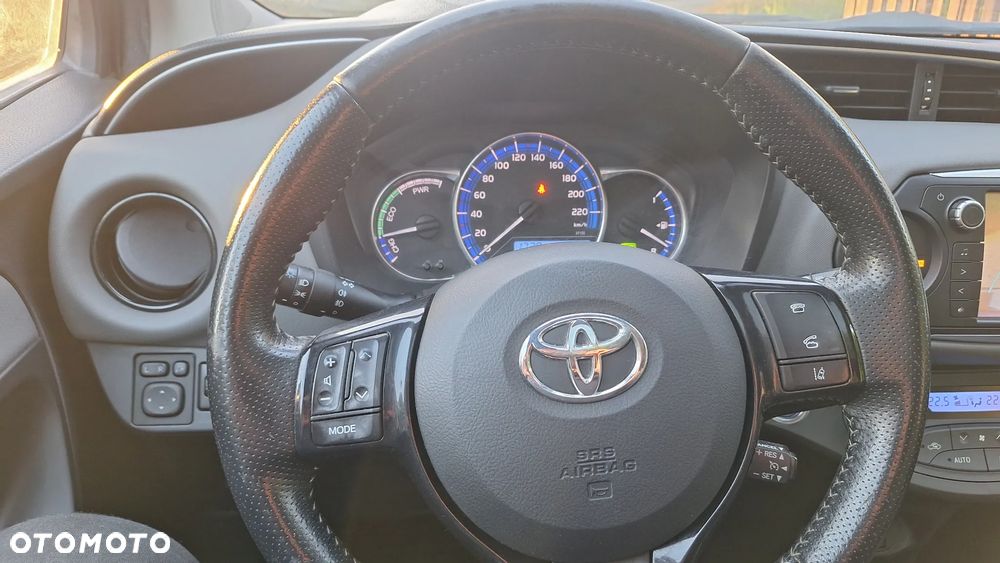 Toyota Yaris Hybrid 100 Premium - 7