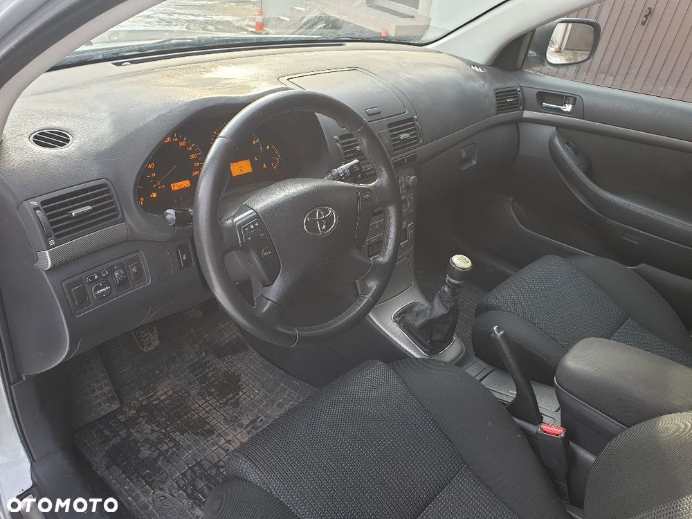 Toyota AVENSIS 2,0 D-4D 126 KM z 2007r - 6