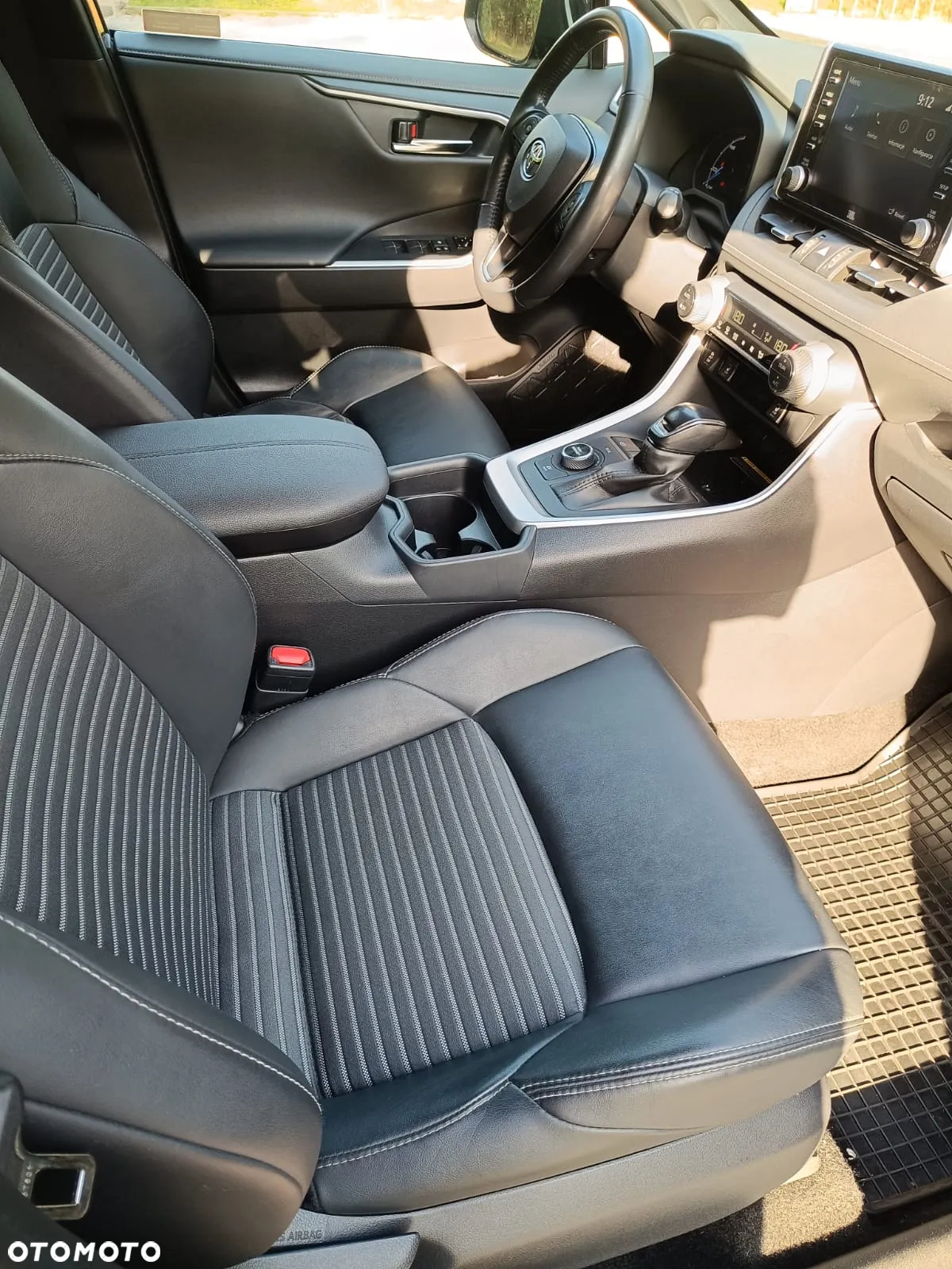 Toyota RAV4 2.5 Hybrid Black Edition by JBL 4x4 - 14