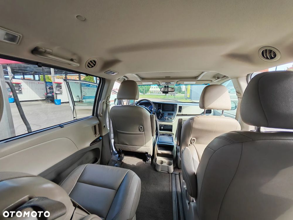 Toyota Sienna 3.5 V6 - 17