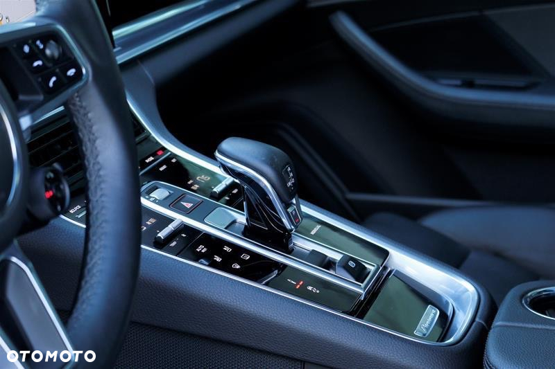 Porsche Panamera 4 E-Hybrid - 9