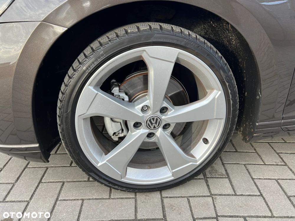 Volkswagen Passat - 32