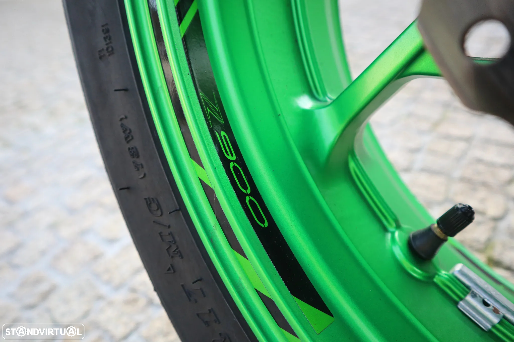 Kawasaki ZR 900F - 19
