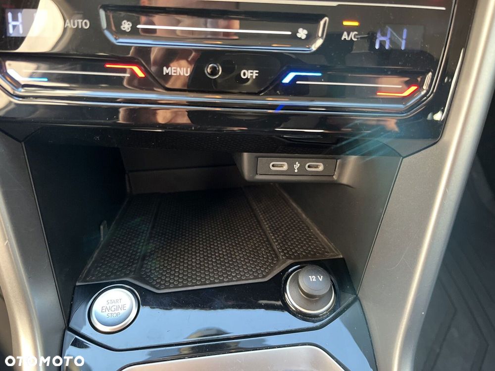 Volkswagen T-Roc - 25