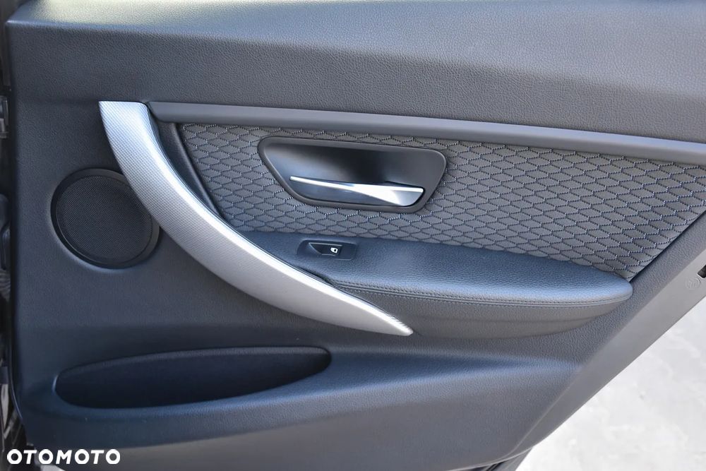 BMW Seria 3 320d DPF Edition Sport - 31