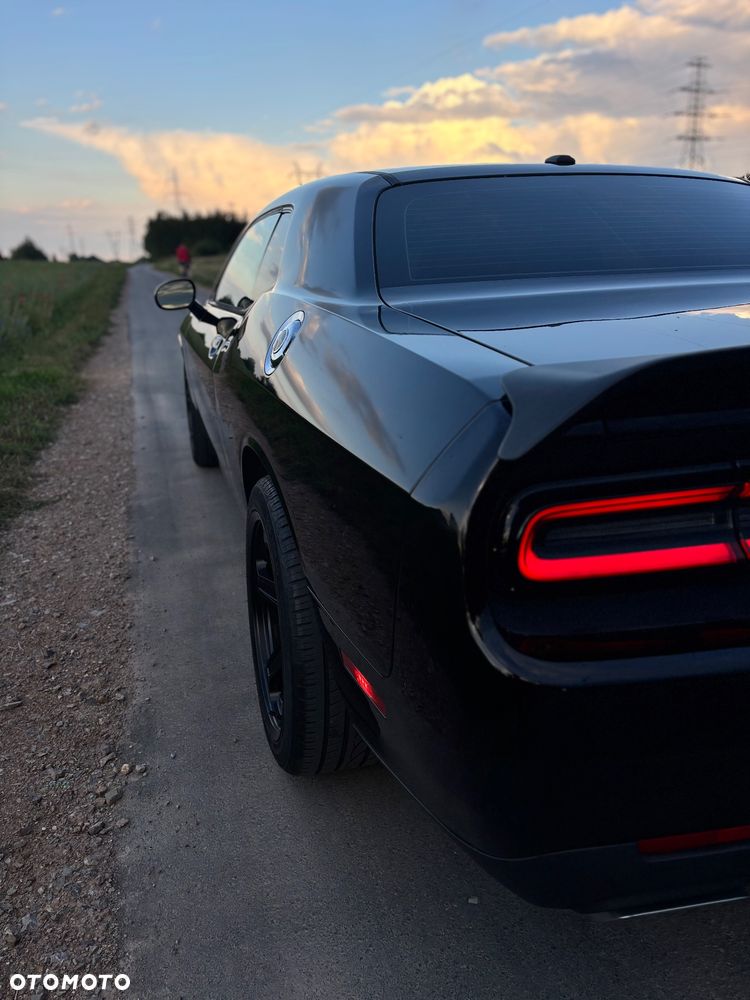 Dodge Challenger - 7