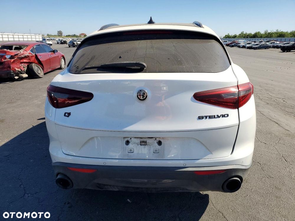 Alfa Romeo Stelvio 2.0 Turbo 16V AT8-Q4 Ti - 7