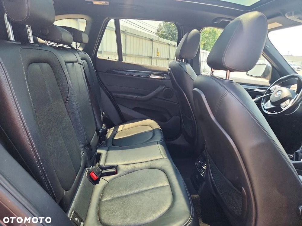 BMW X1 xDrive25i GPF Sport Line - 10