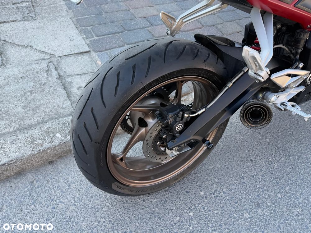 Triumph Street Triple - 18