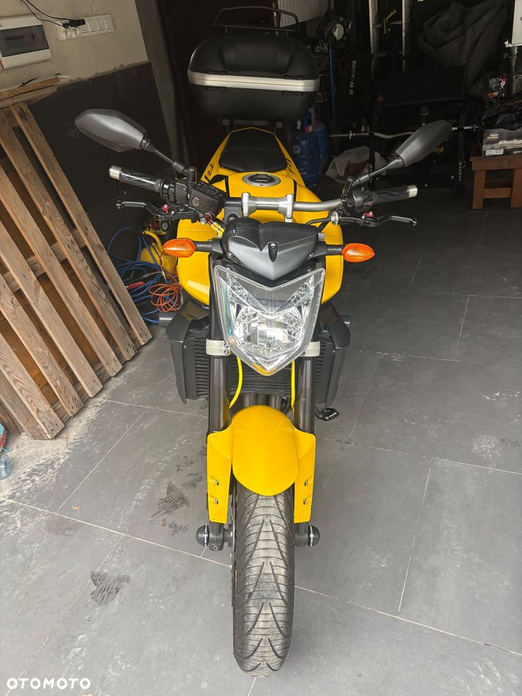 Yamaha FZ - 12