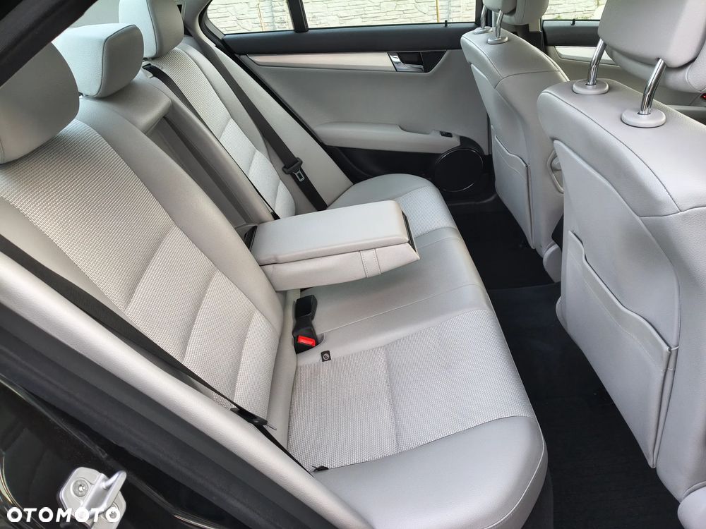 Mercedes-Benz Klasa C 180 Kompressor BlueEFFICIENCY Avantgarde - 15