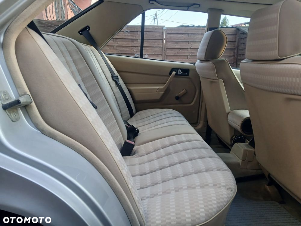 Mercedes-Benz W201 (190) - 16