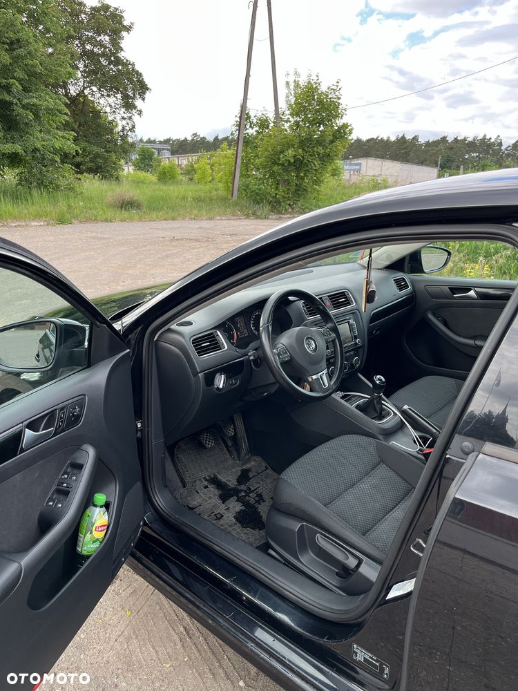 Volkswagen Jetta - 5