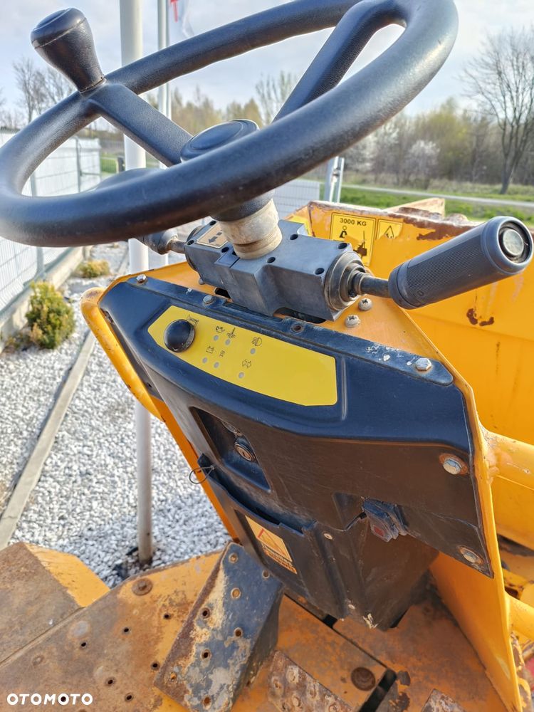 Thwaites 3 tonne - 18