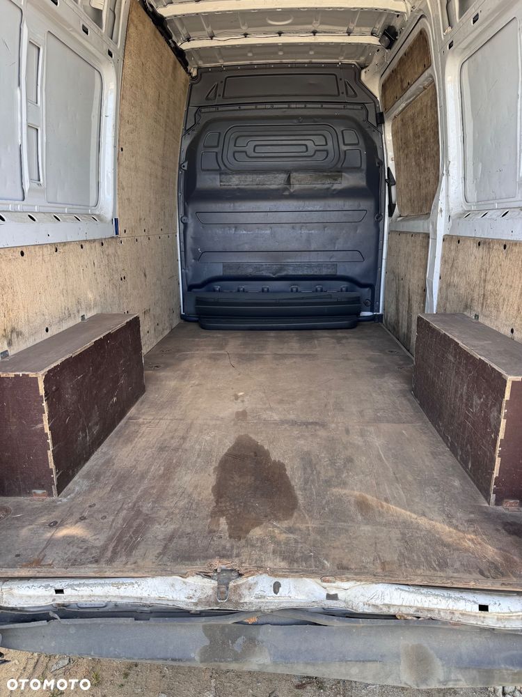 Mercedes-Benz Sprinter - 12