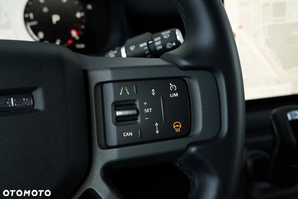 Land Rover Defender 90 D250 X-Dynamic SE - 28