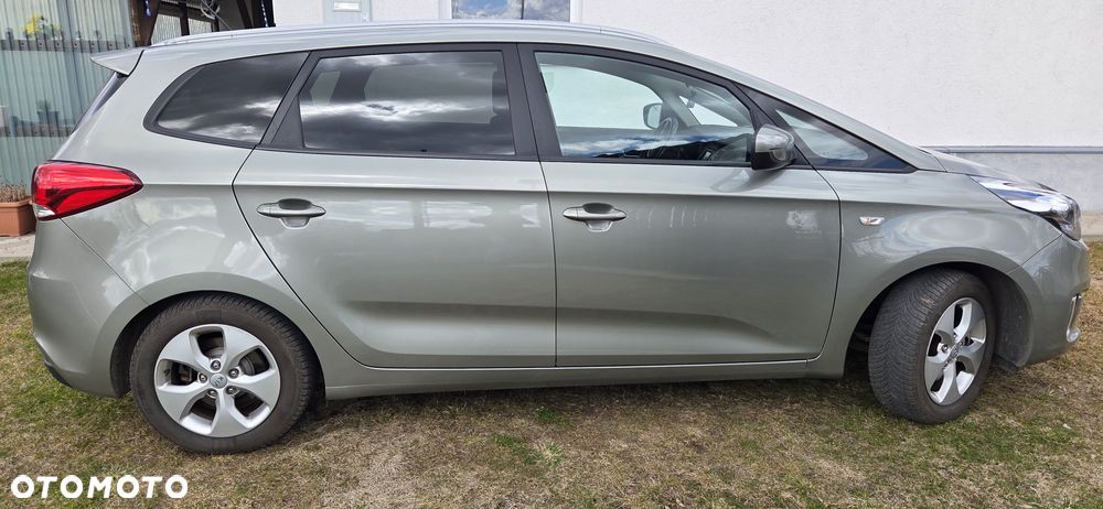 Kia Carens - 5