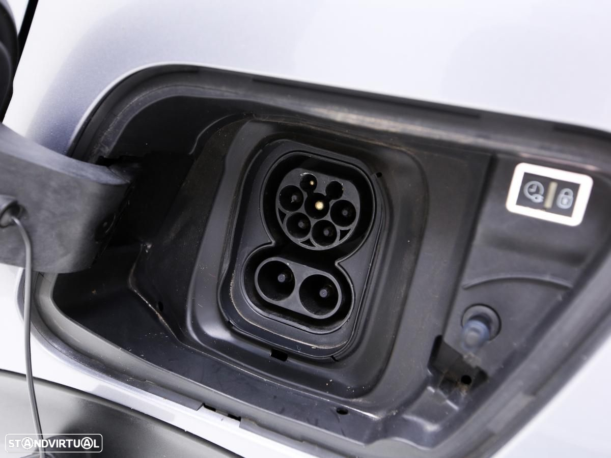Peugeot e-2008 50 kWh GT - 14