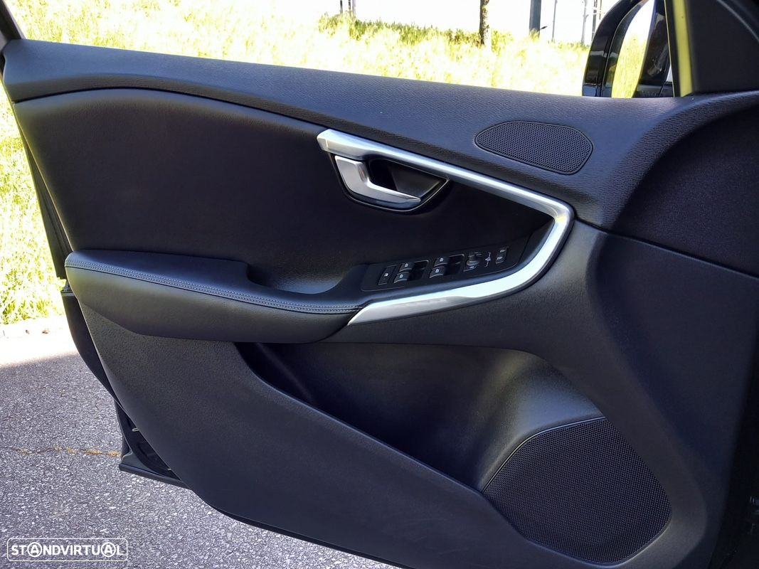 Volvo V40 1.6 D2 R-Design Momentum - 24