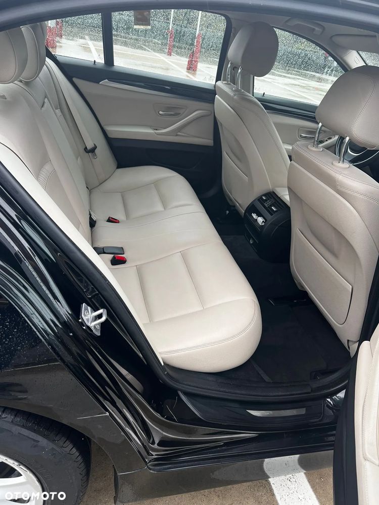BMW Seria 5 520d xDrive - 10