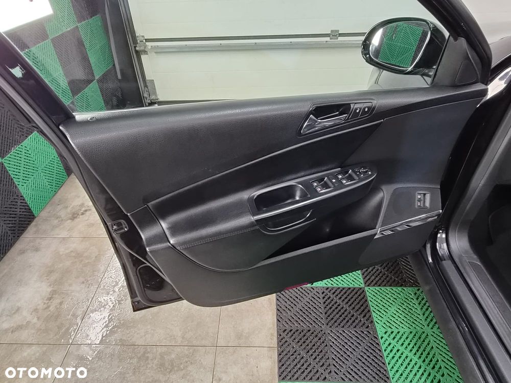 Volkswagen Passat - 27